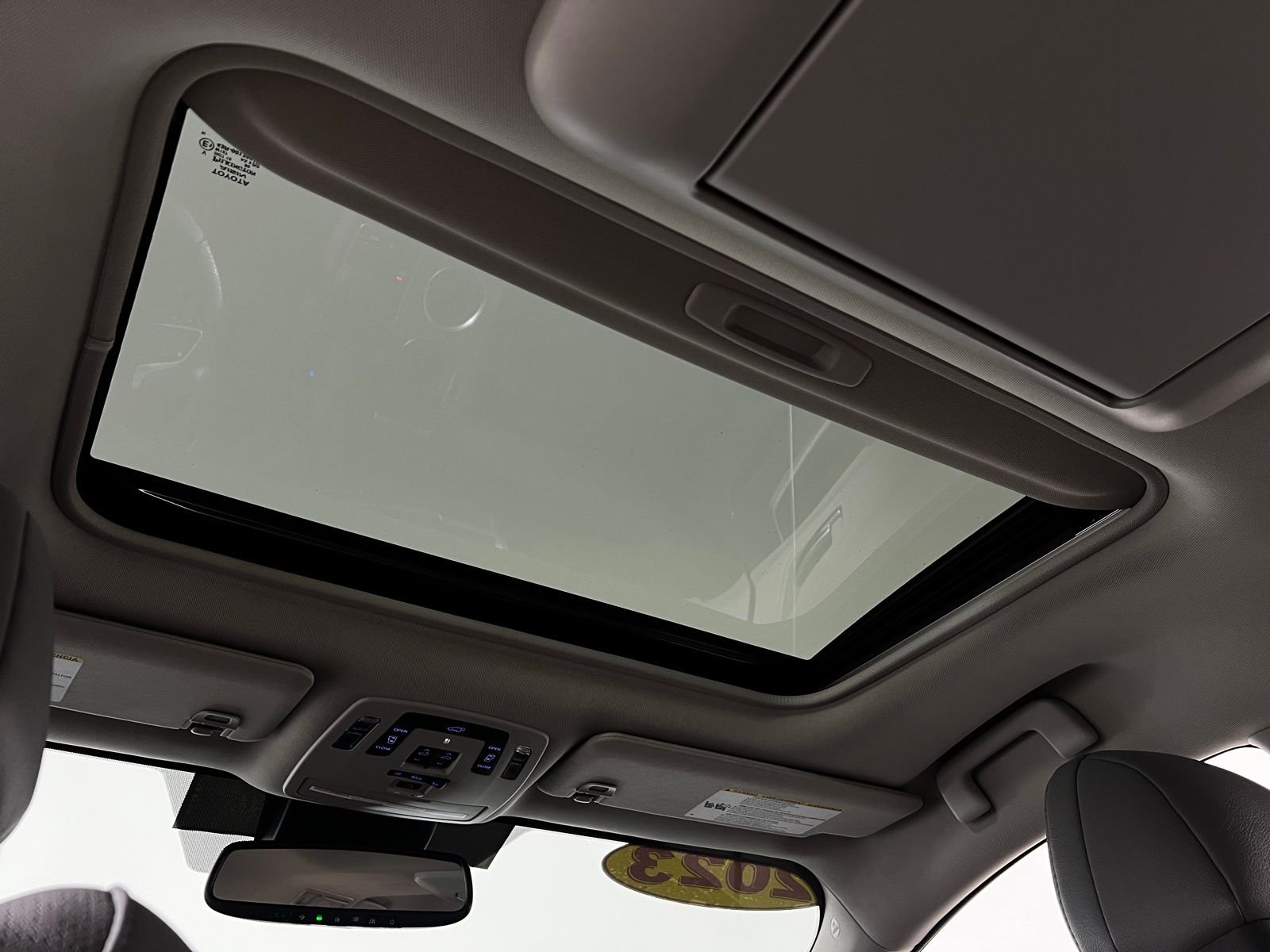 Thumbnail: 2023 Toyota Sienna - 28