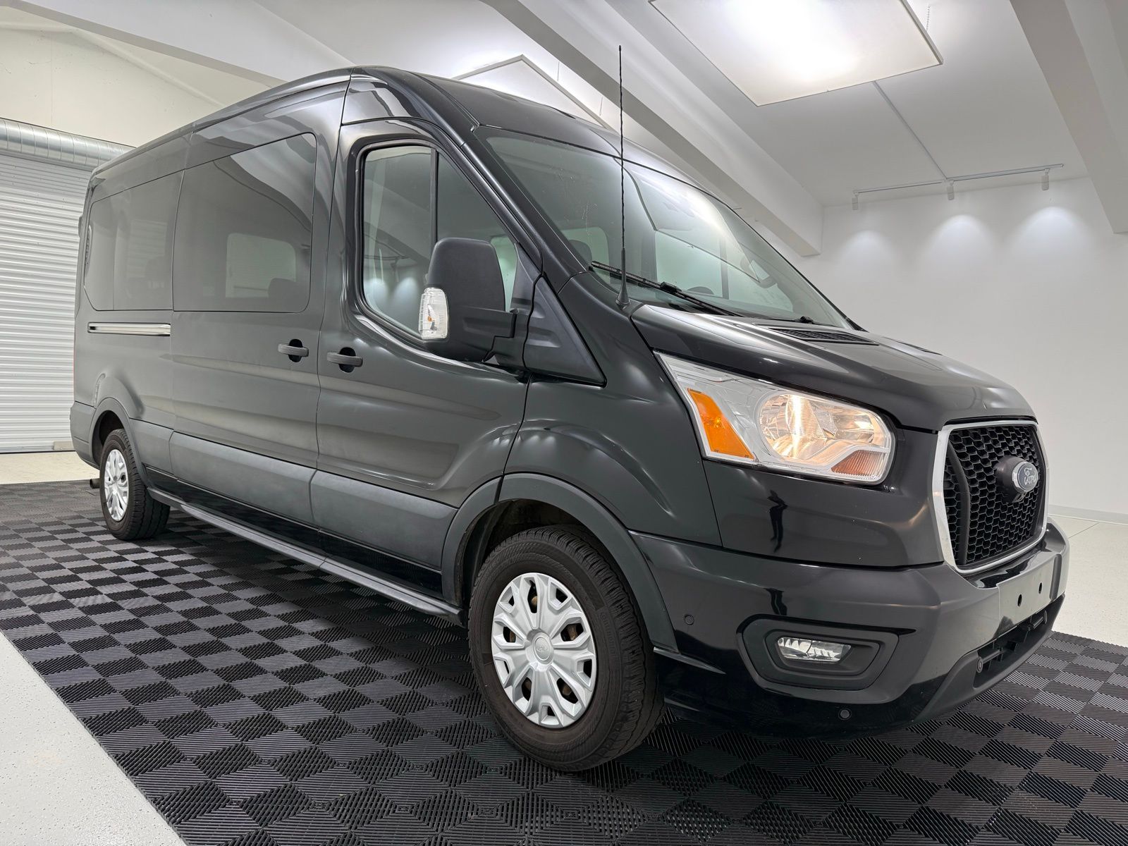 2021 Ford Transit Passenger 350 XLT Medium Roof LB RWD