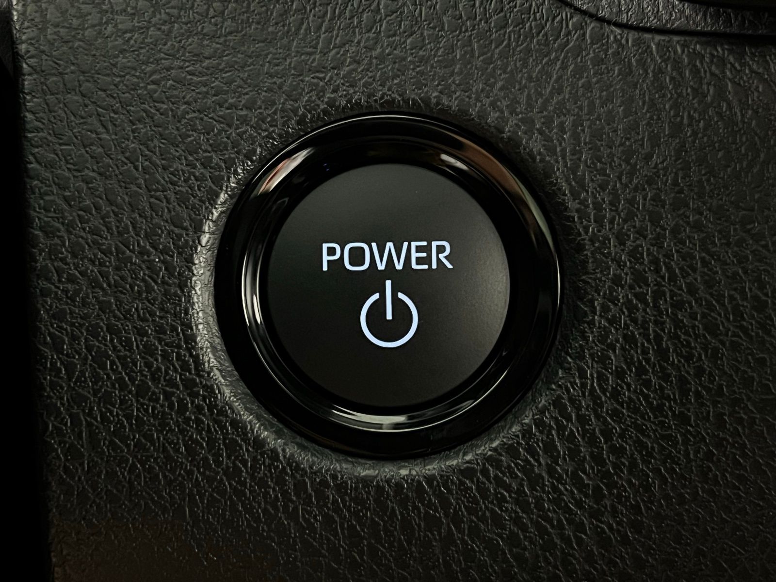 2025 Toyota Camry SE 19