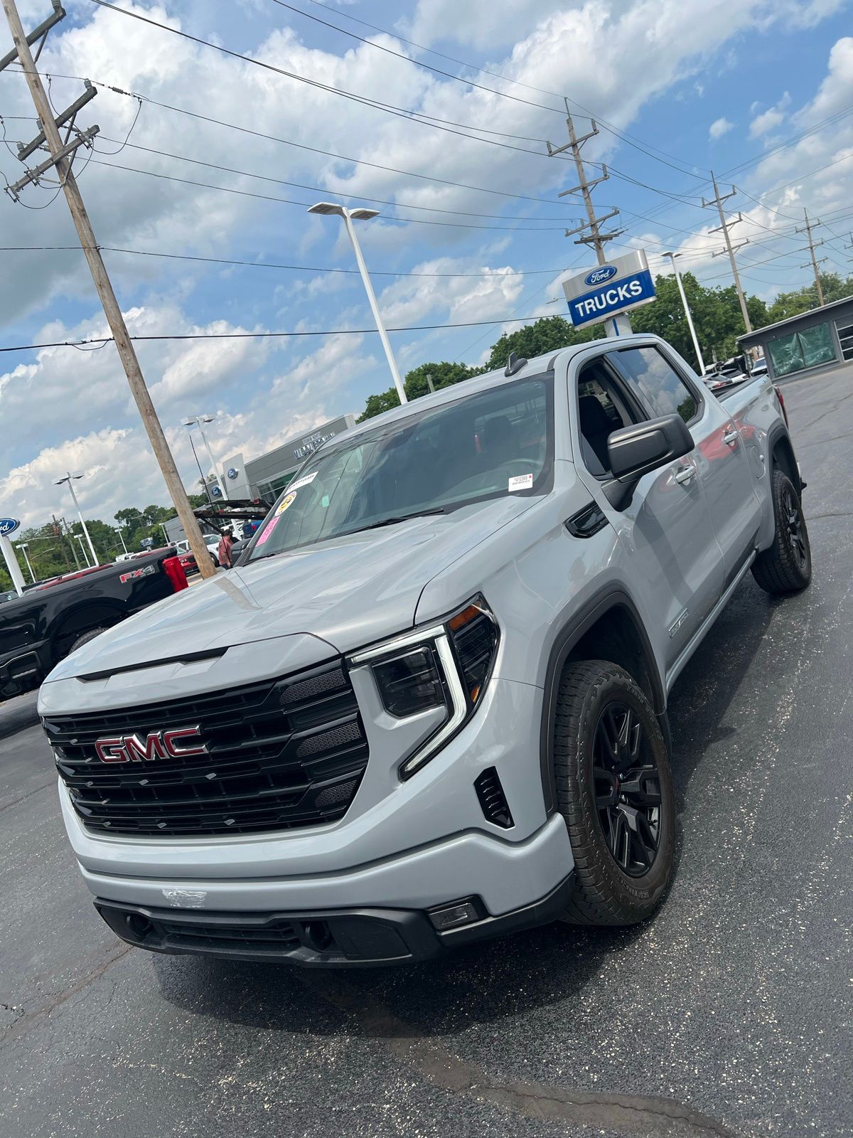 2024 GMC Sierra 1500 Elevation Standard Crew Cab 4WD