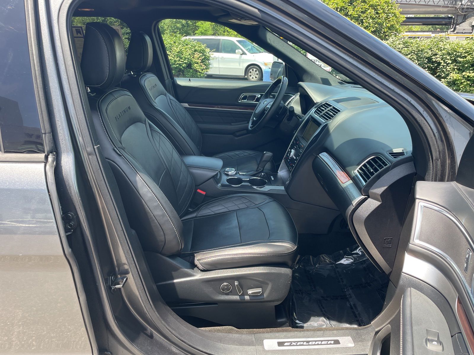 Certified Used 2018 Magnetic Ford Platinum image 15