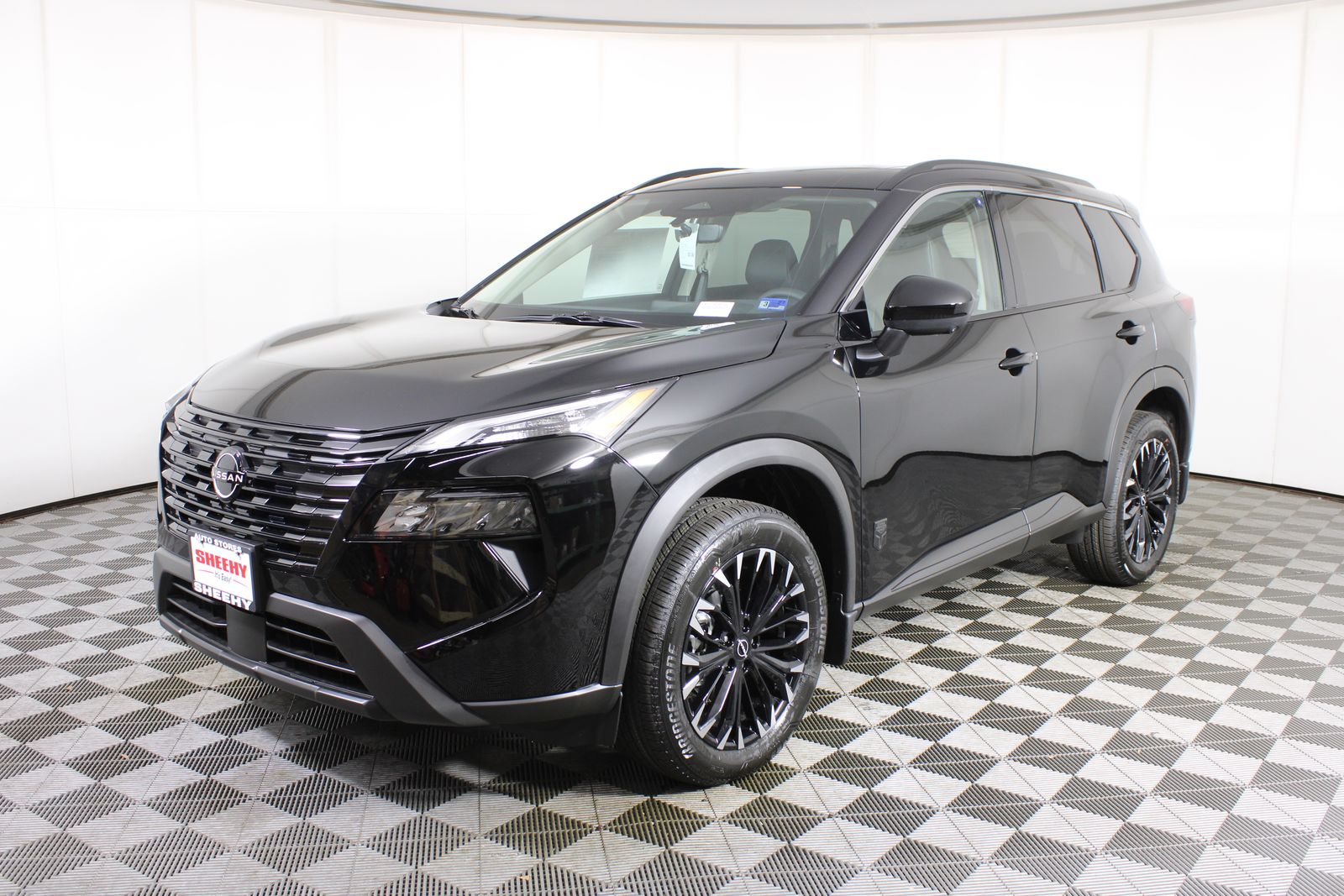 View vehicle photo 3