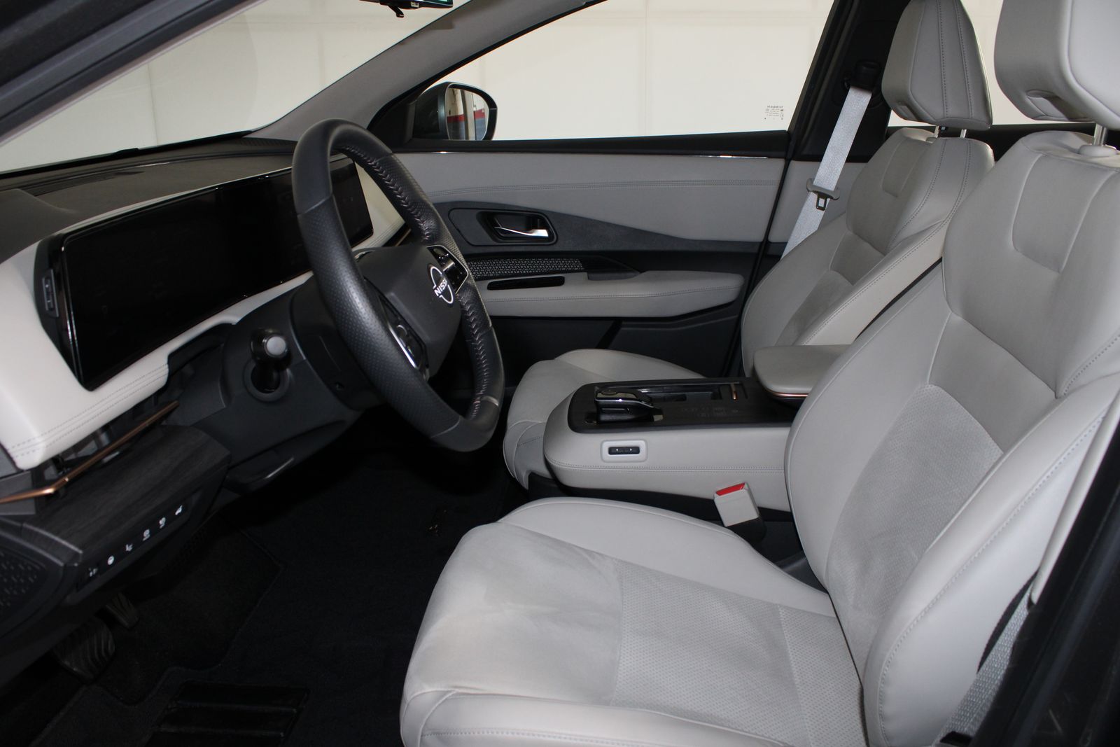 Used 2023 Gray Nissan EVOLVE+ image 15