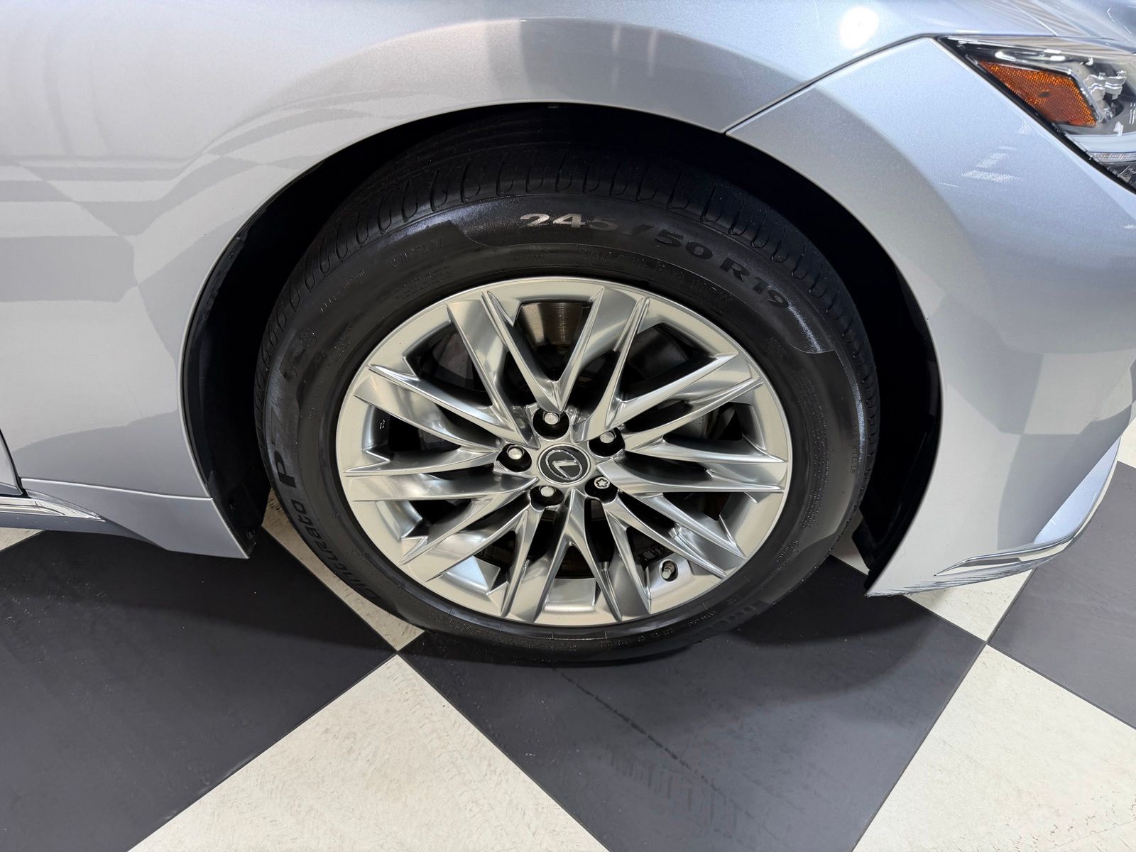Used 2021 Silver Lexus 500 AWD image 9