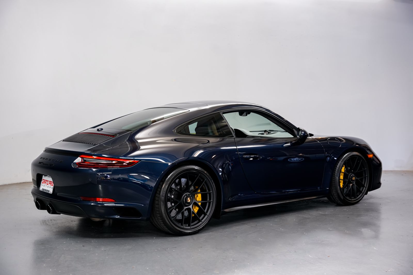 2018 Porsche 911 Carrera GTS — photo 2