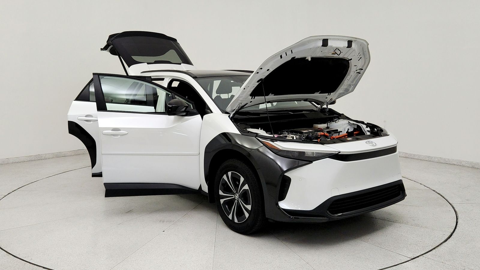 Used 2025 Beige Toyota XLE image 11