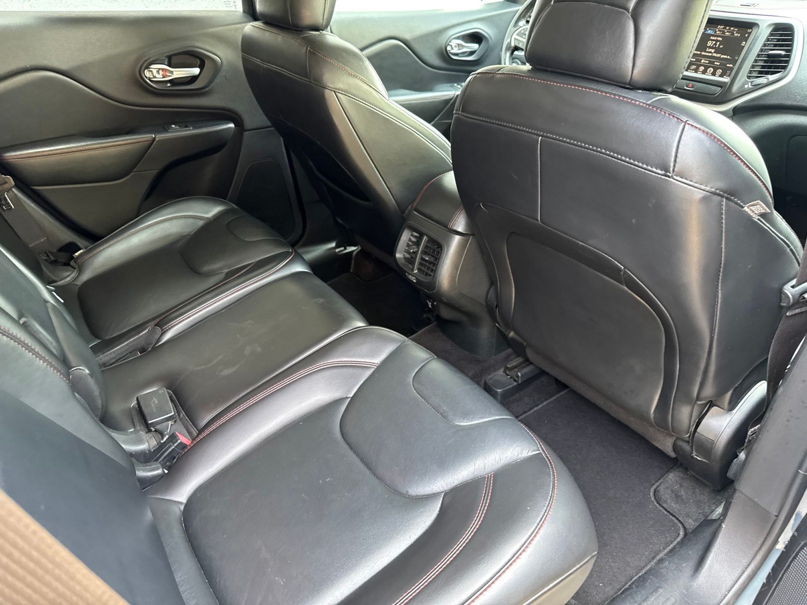 Used 2015 Anvil Clearcoat Jeep Trailhawk image 22