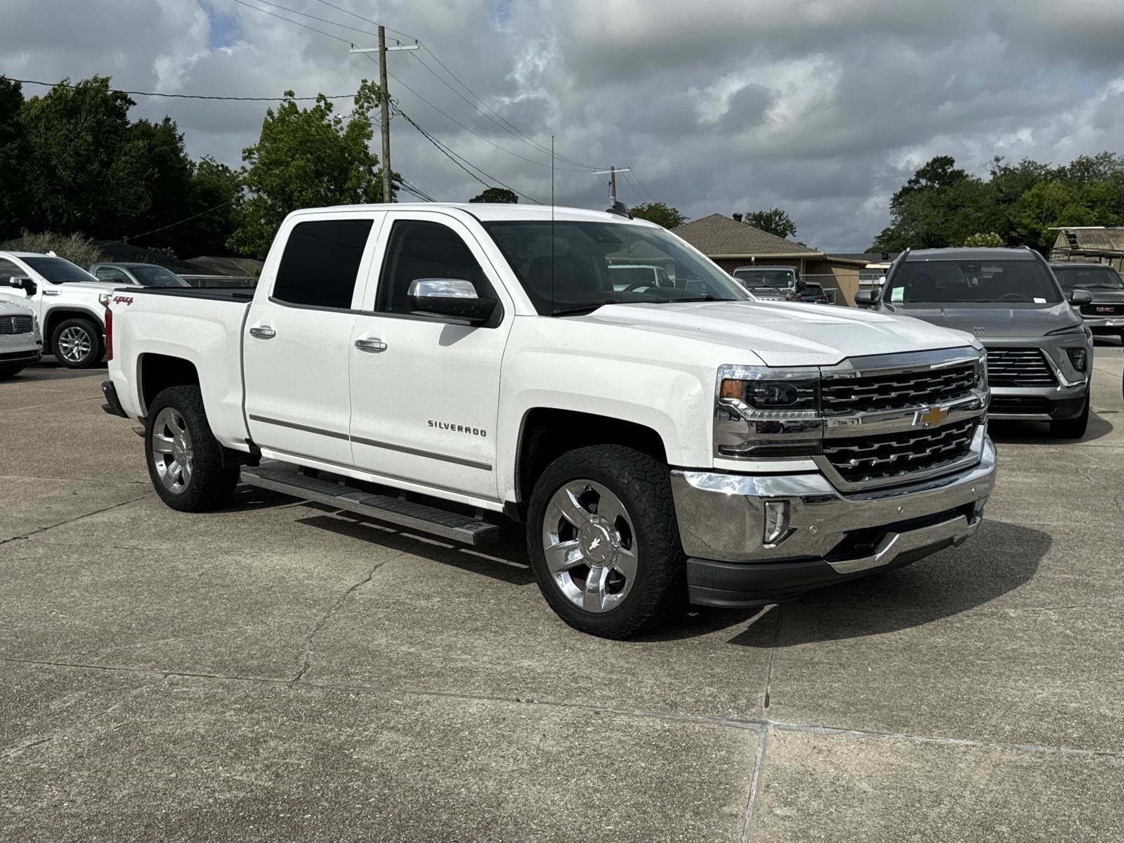 View vehicle photo 2
