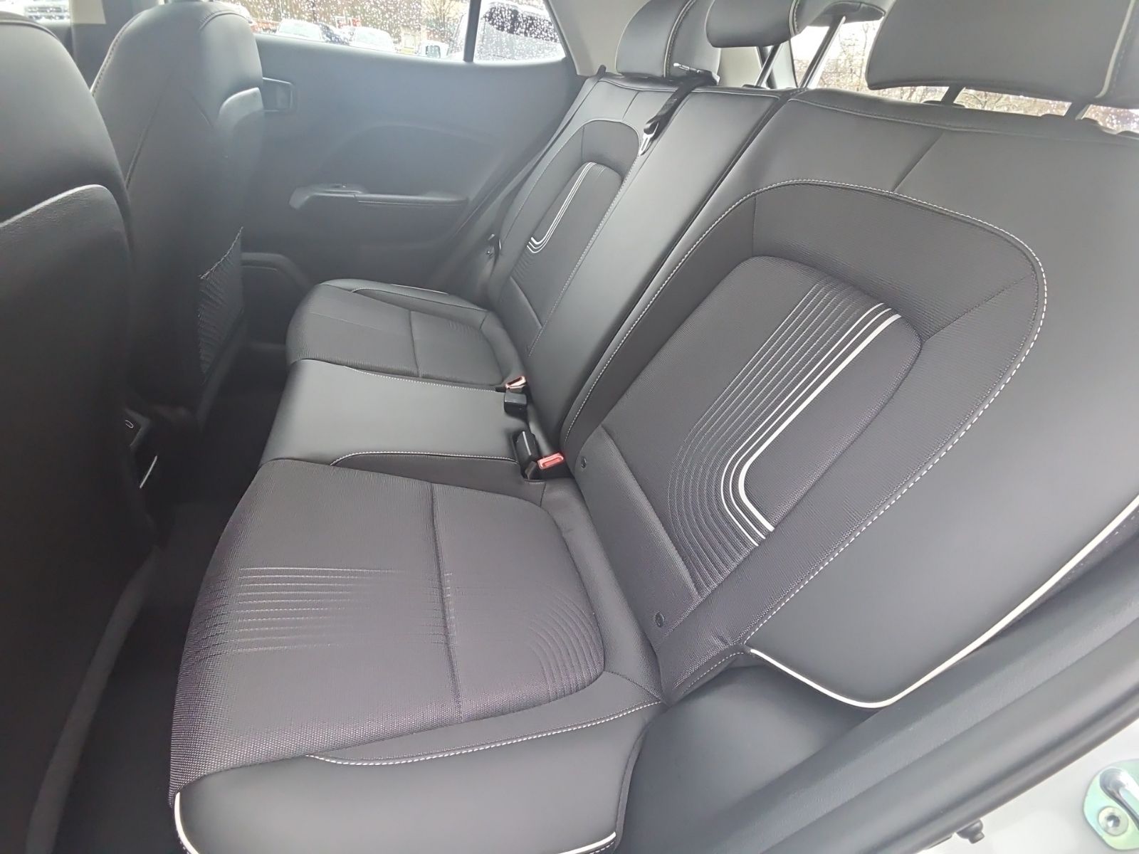 Used 2025 White Hyundai Limited image 6