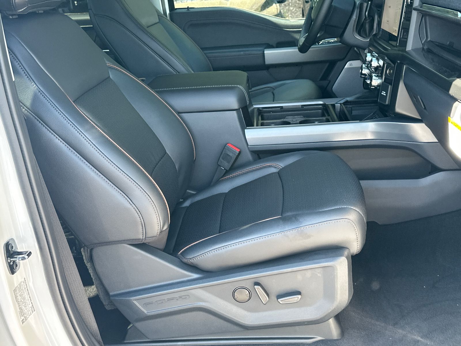 New 2026 Star White Metallic Tri-Coat Ford F-350® Lariat® image 14