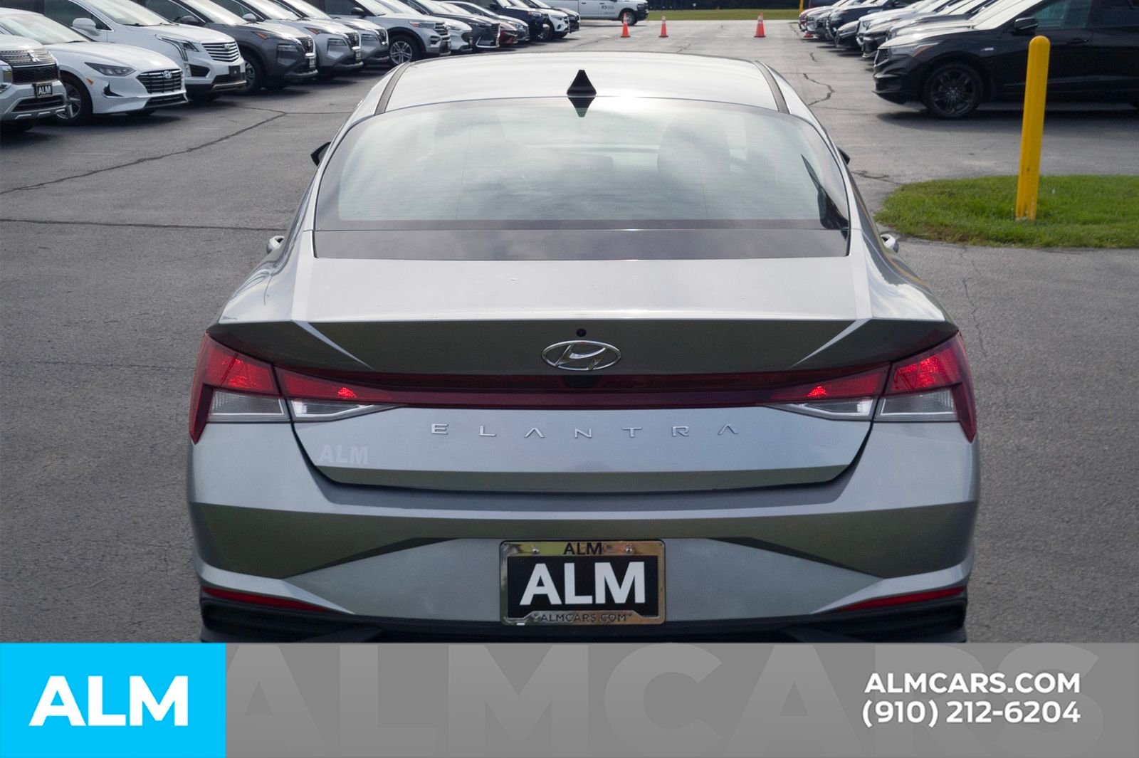 2023 Hyundai Elantra SEL photo 6