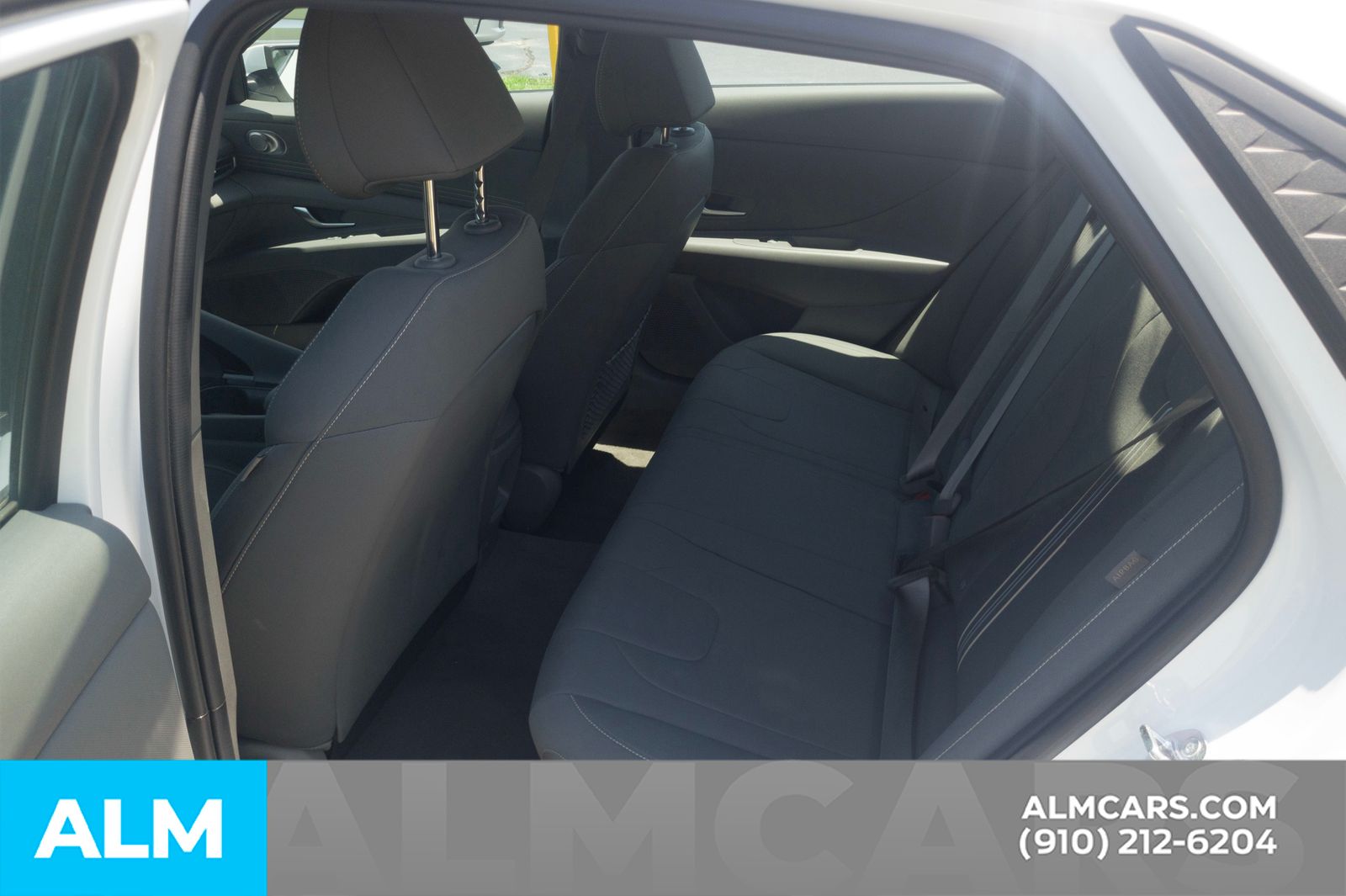Used 2025 White Hyundai SEL Convenience image 18