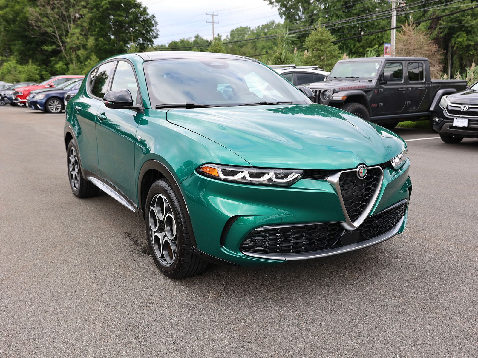 Green (Verde Fangio Tri-Coat) 2024 Alfa Romeo Tonale SUV / Crossover All-Wheel Drive 6-Speed Automatic