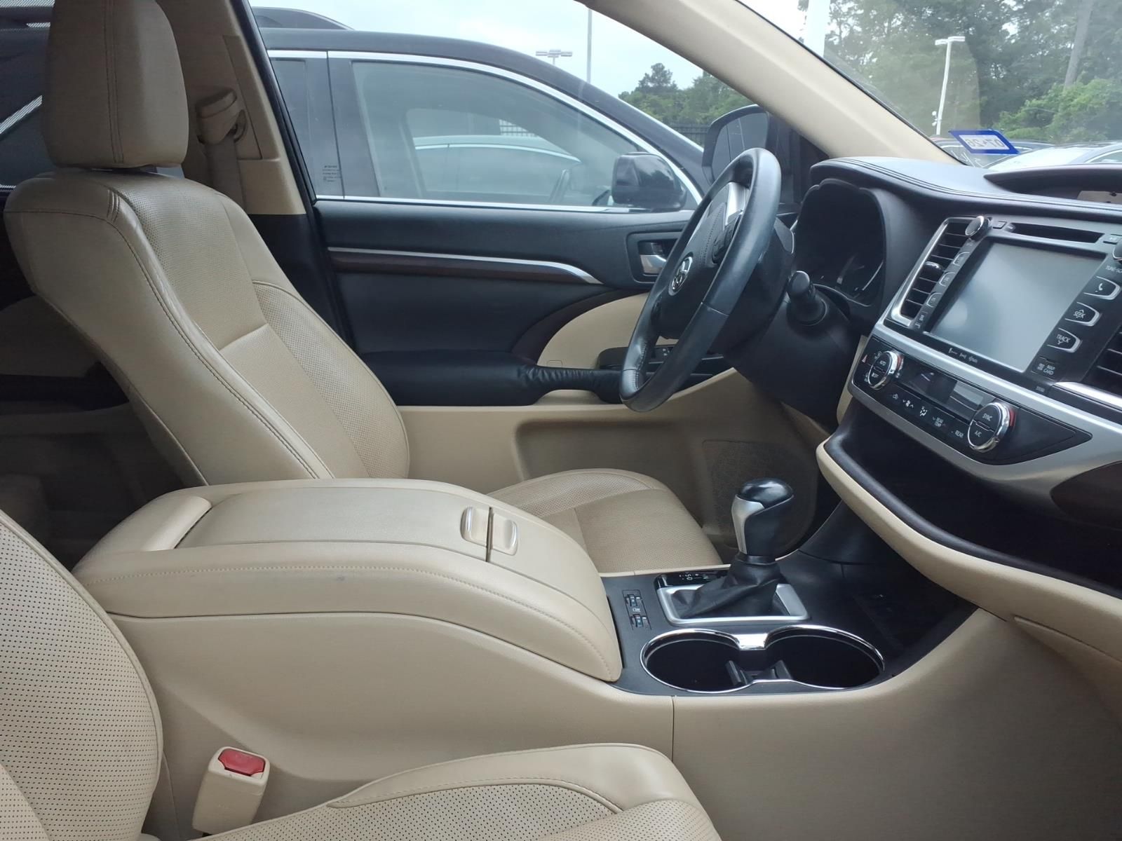 2016 Toyota Highlander Limited White at Community Honda