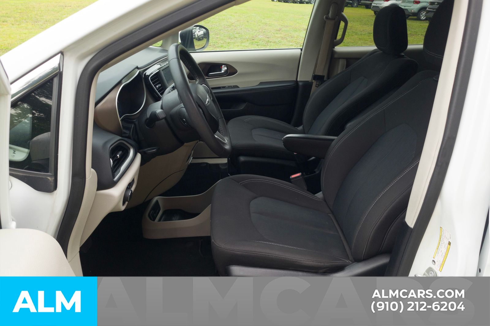 Used 2023 Bright White Clearcoat Chrysler LX image 7