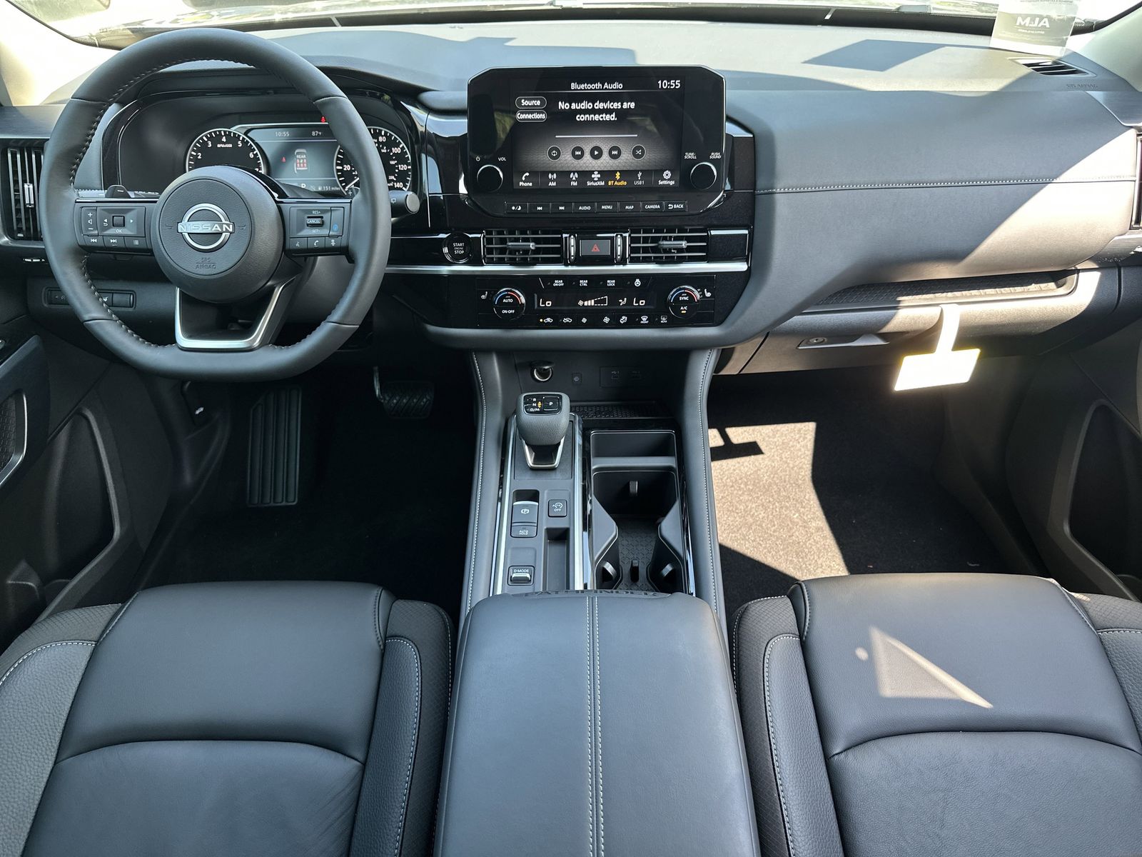 2025 Nissan Pathfinder SL photo 2