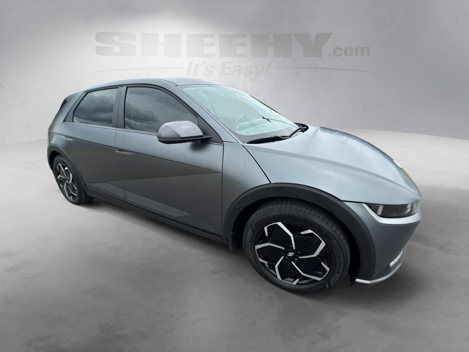 Used 2023 Gray Hyundai SEL image 2