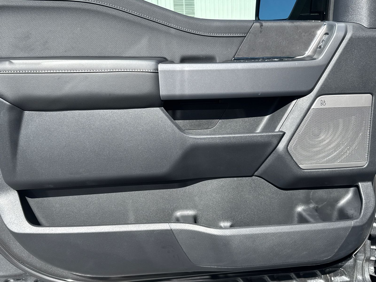 New 2026 Carbonized Gray Metallic Ford XLT image 12