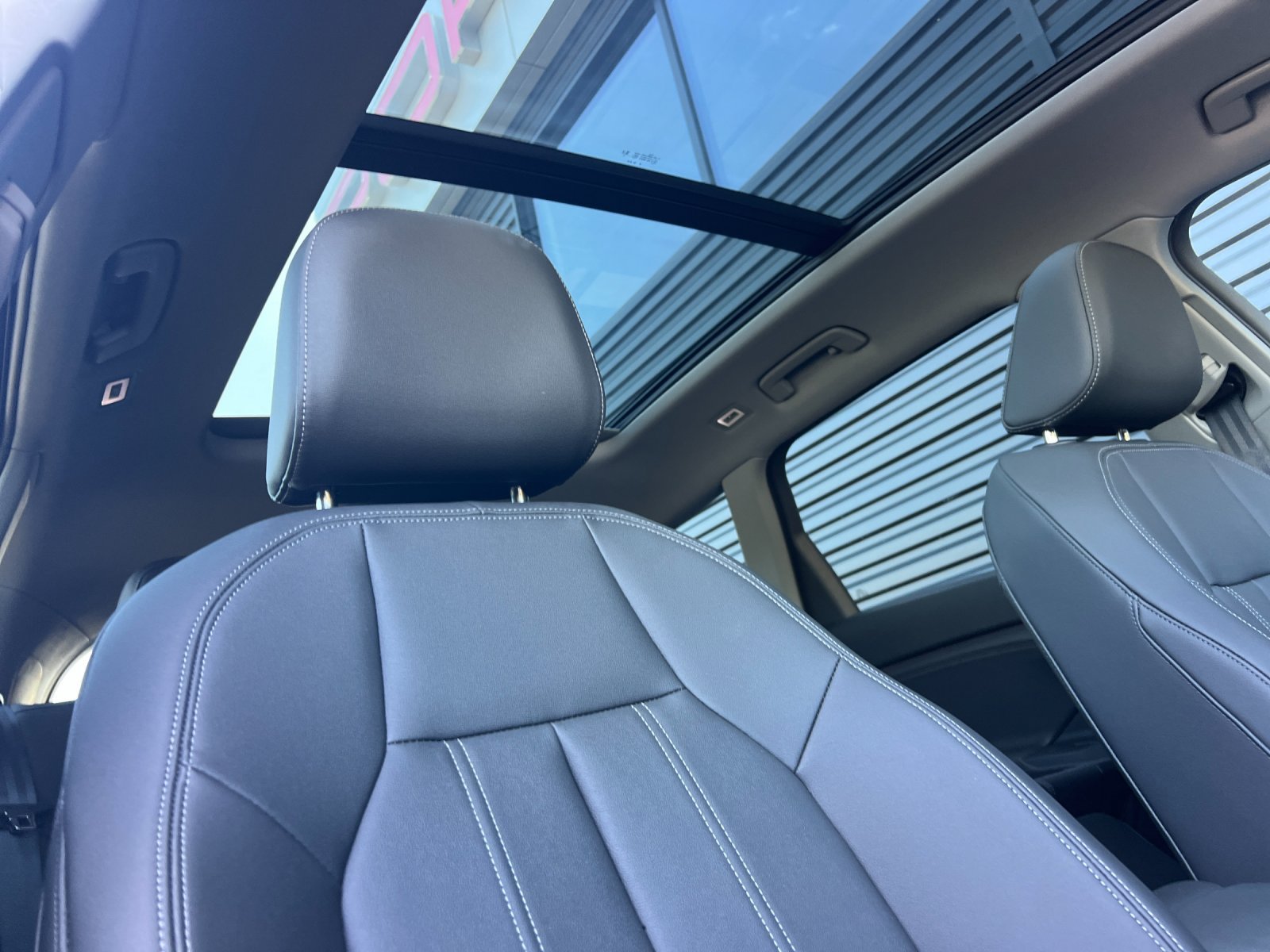 2025 Audi Q6 e-tron Premium Plus — foto completa 16 de 28