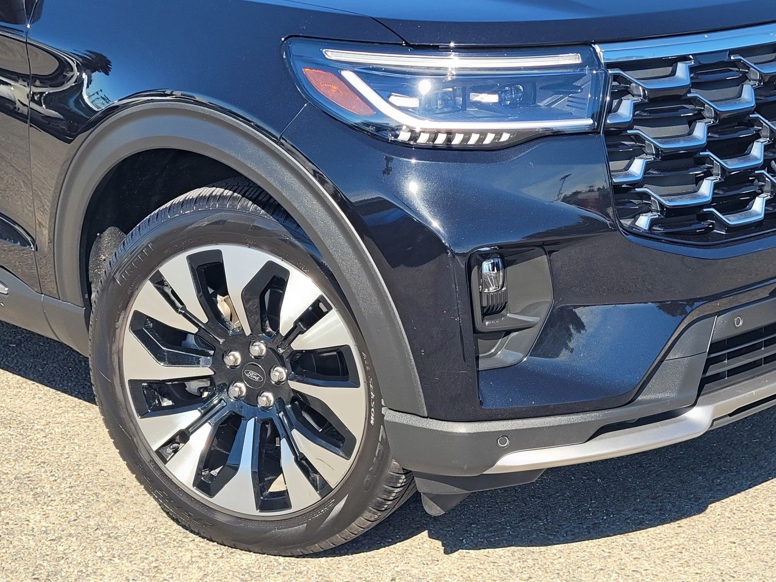 Used 2025 Black Ford Platinum image 9