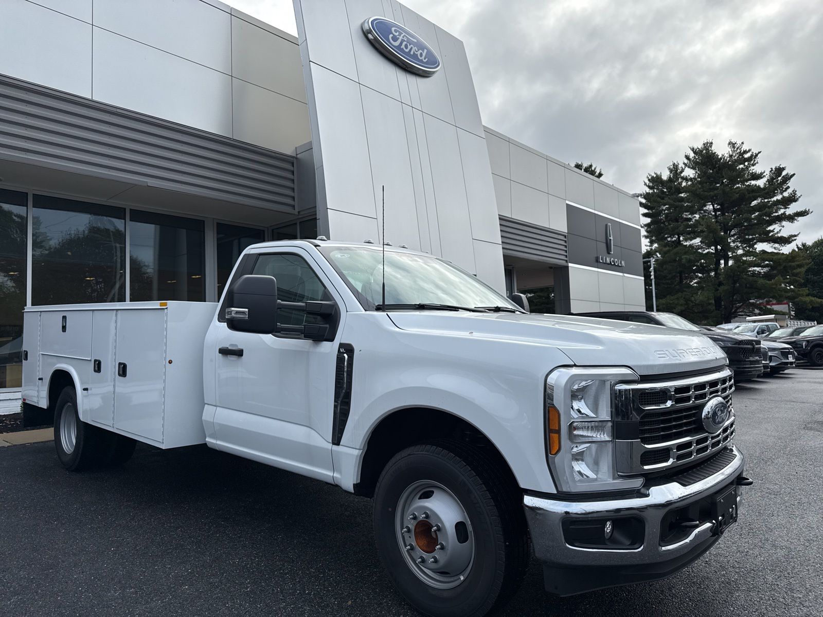 2024 Ford F-350 Super Duty Chassis Cab