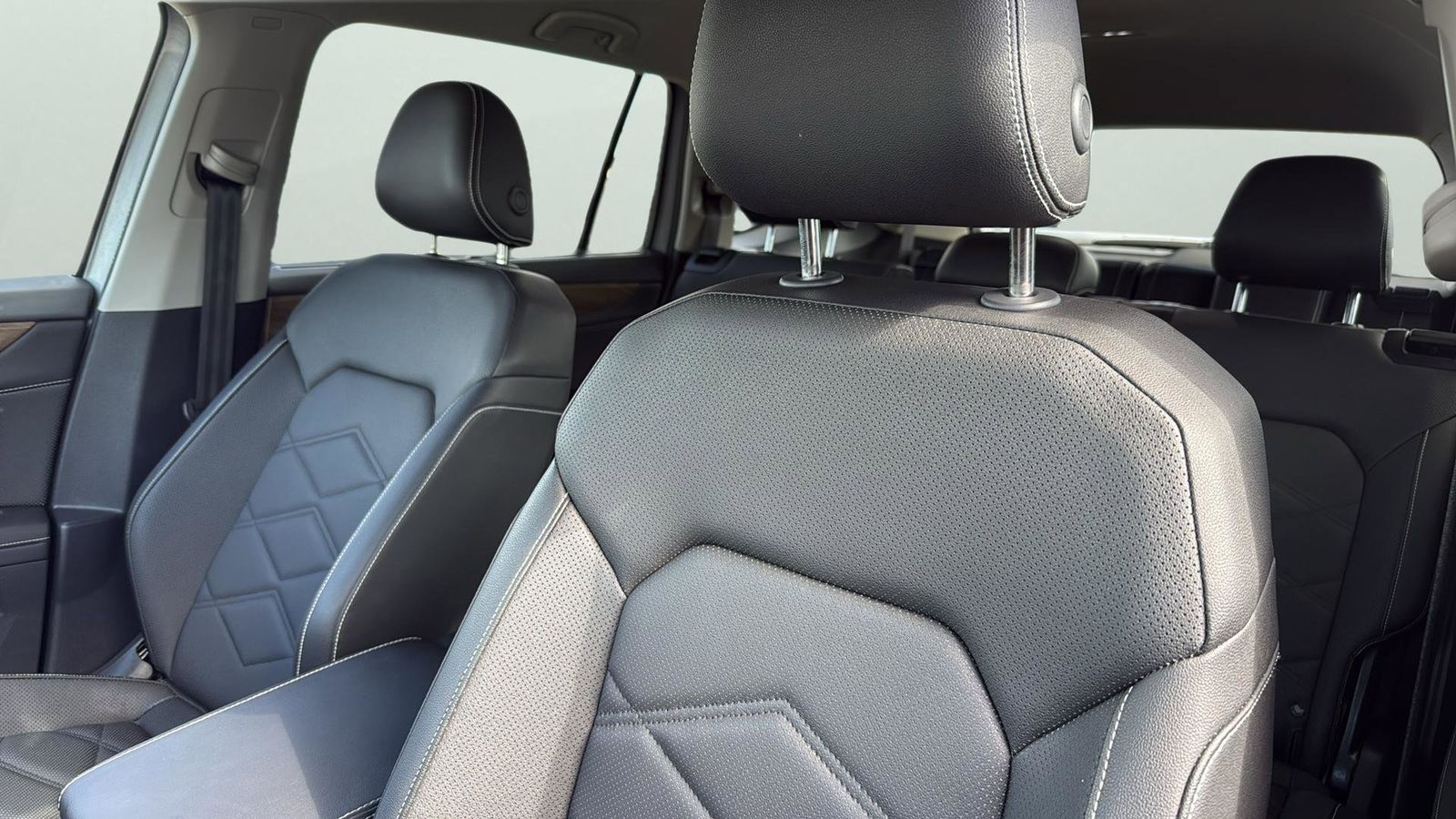 Used Car 2025 Volkswagen Atlas  2.0t Se W/technology For Sale Under $40,000 In Austin, Texas