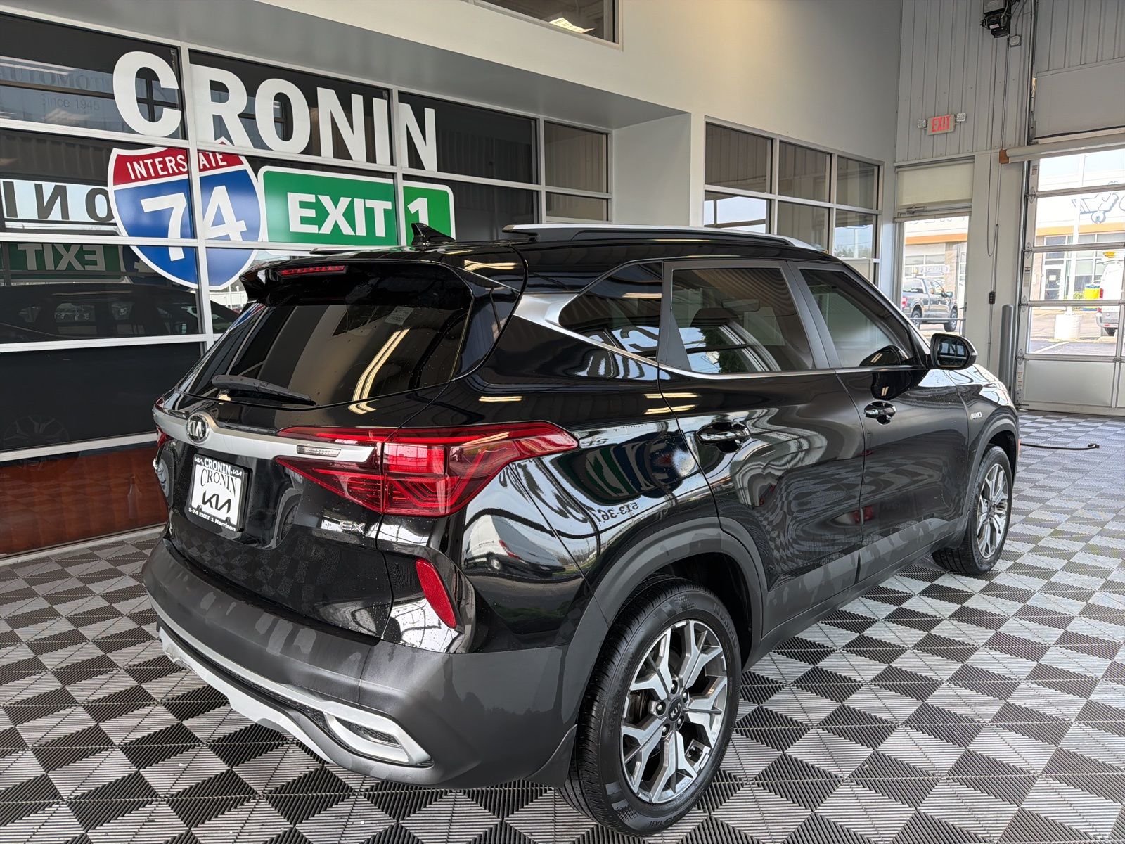 View vehicle photo 6