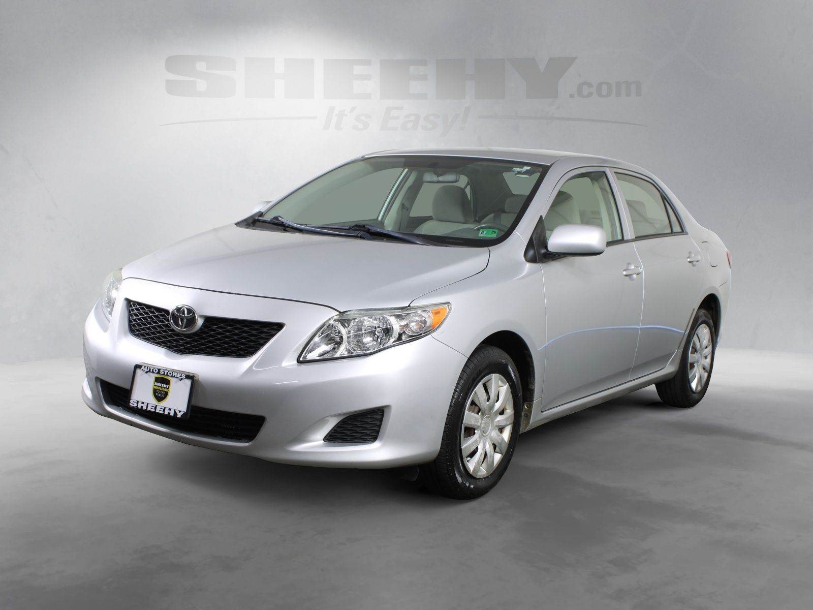 Used 2010 Silver Toyota LE image 5