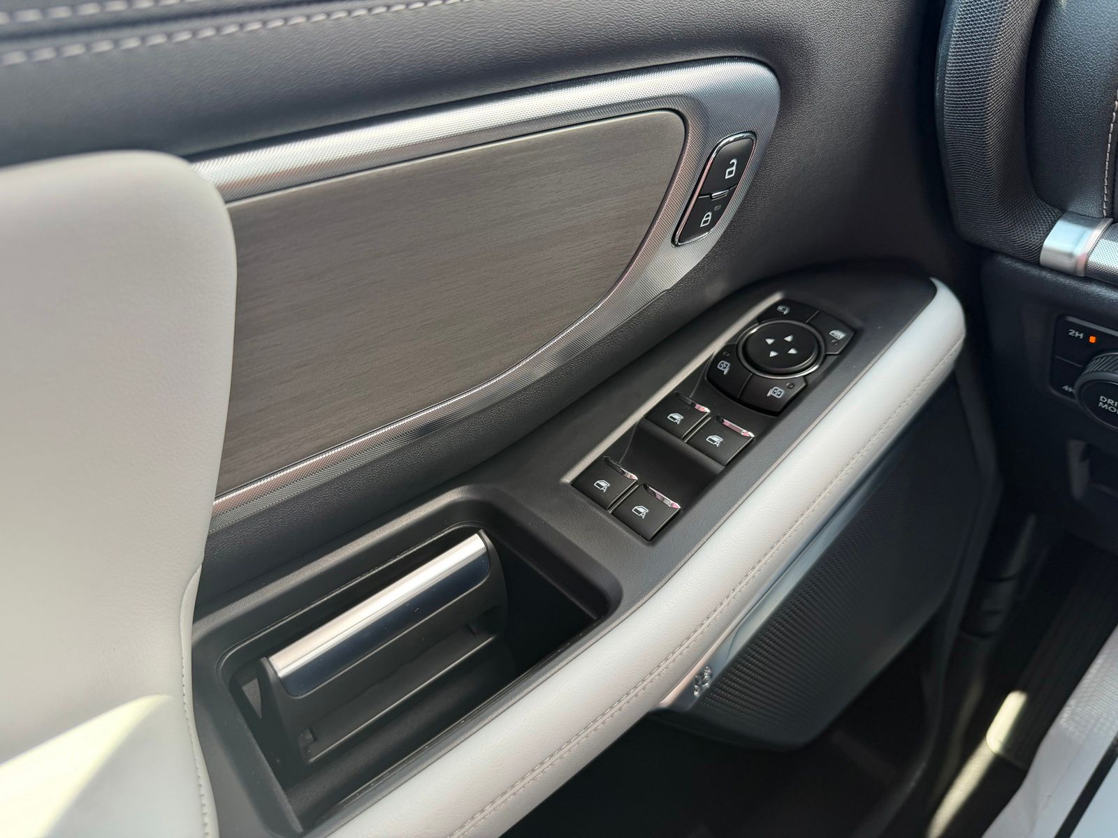 2025 Ford Expedition image 28