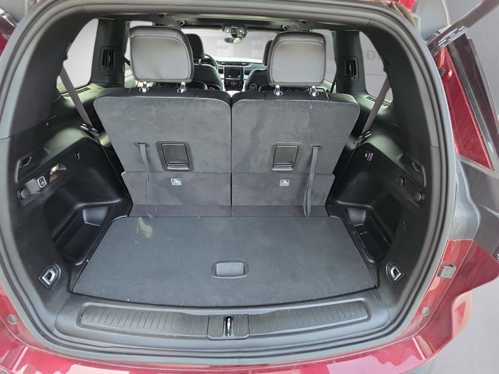 Used 2023 Red Jeep Altitude image 23