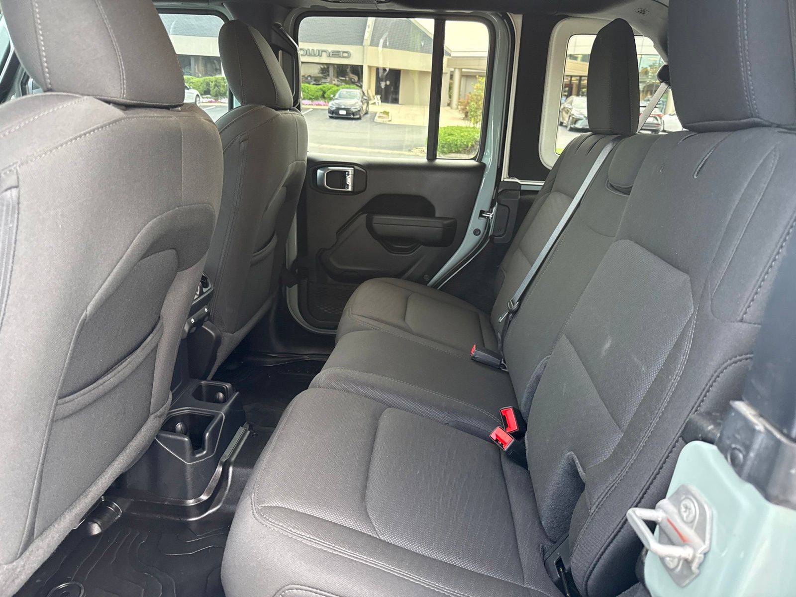 Used 2023  Jeep Sport image 5