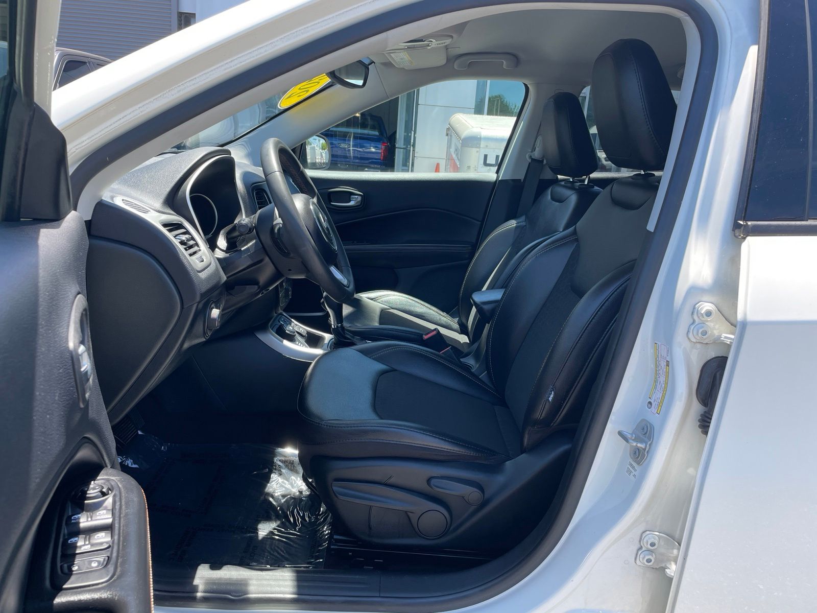 Used 2021 White Clearcoat Jeep Latitude image 11