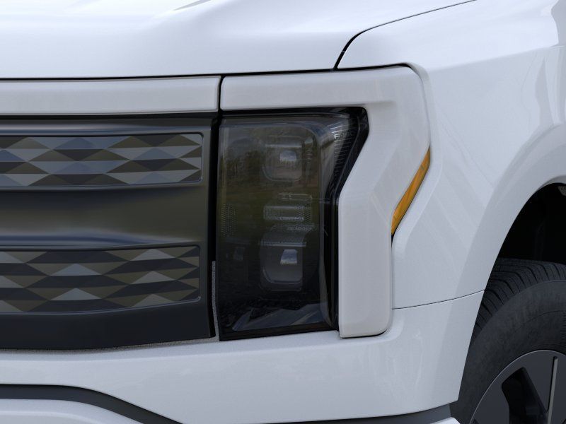 New 2025 Oxford White Ford Lariat image 18
