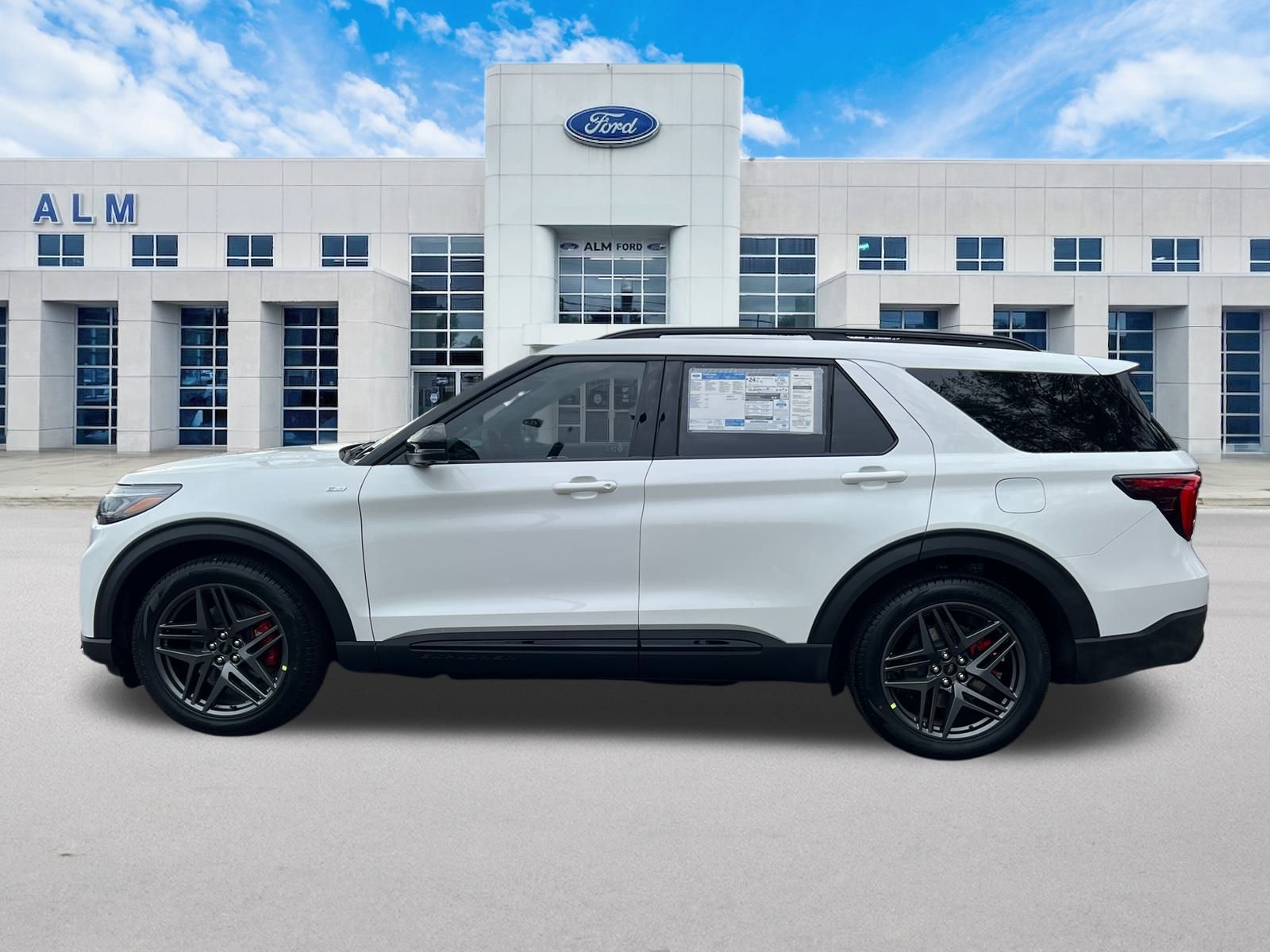 New 2026 Star White Metallic Tri-Coat Ford ST-Line image 9