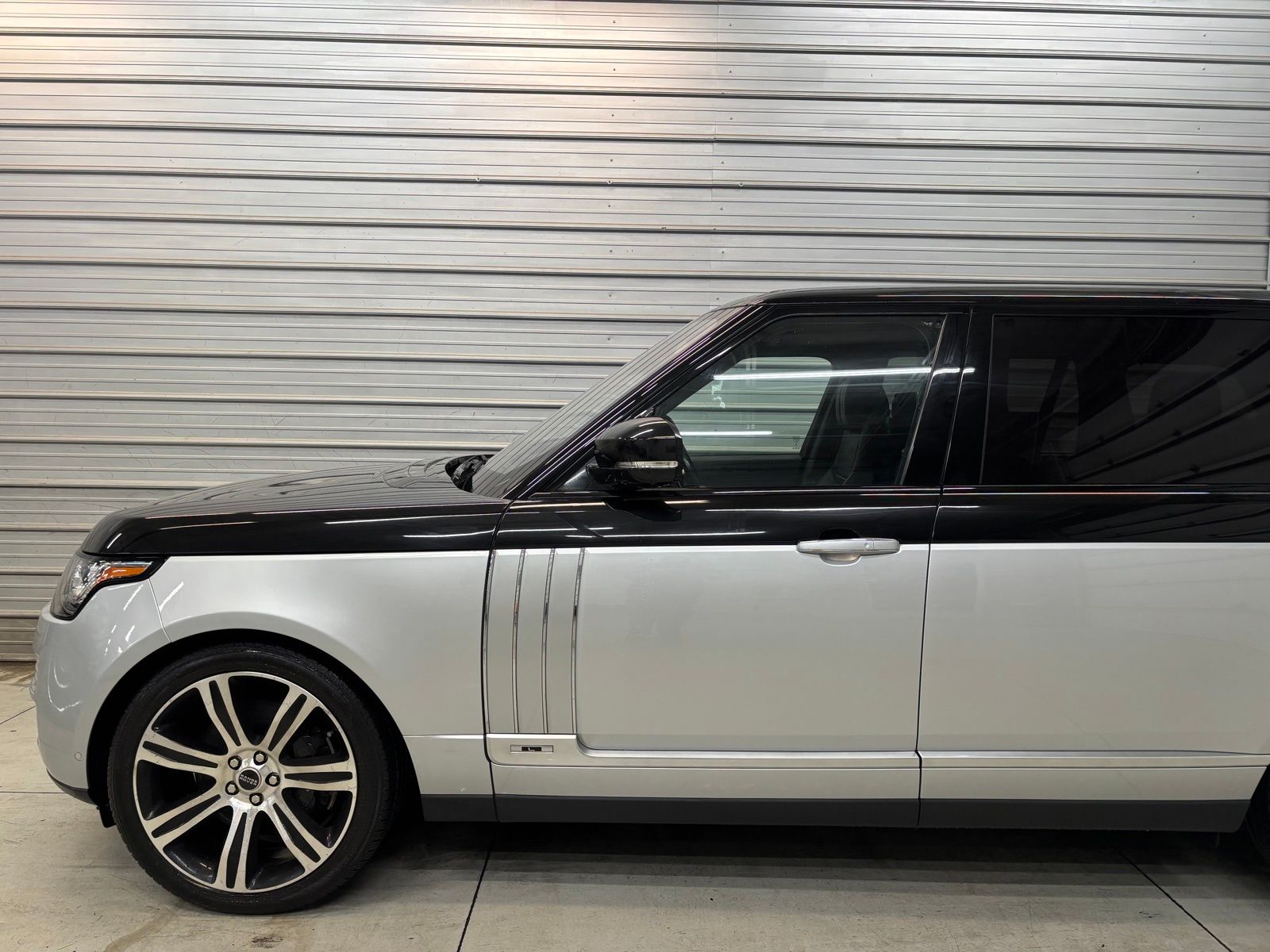 2016 Land Rover Range Rover SVAutobiography LWB - Image 3
