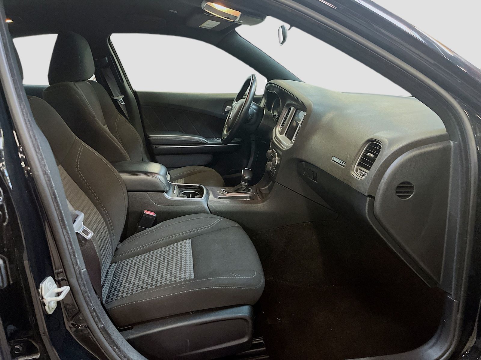 Used 2023 Black Dodge SXT image 25