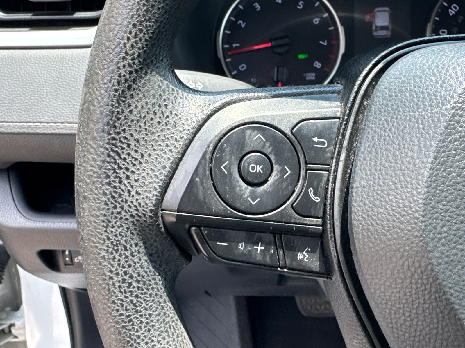Used 2019 White Toyota LE image 24
