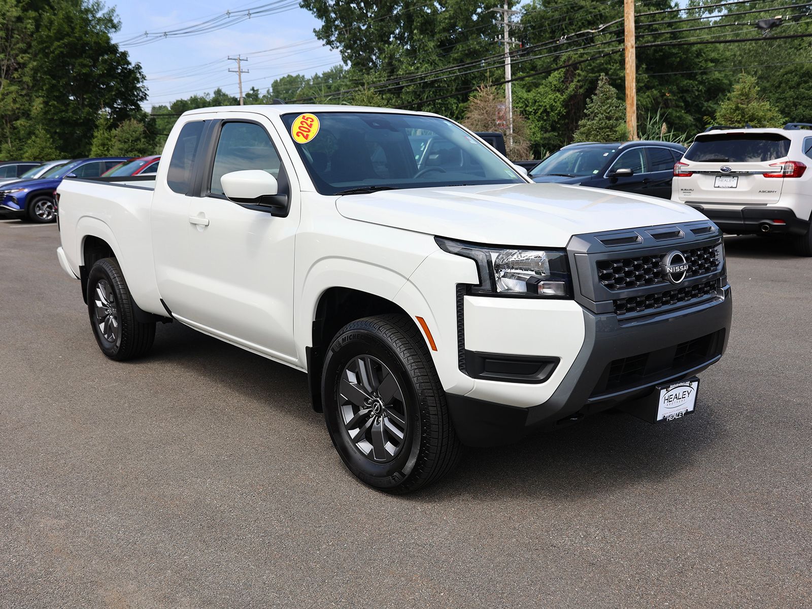 Glacier White 2025 Nissan Frontier Pickup Truck Four-Wheel Drive 9-Speed Automatic Overdrive