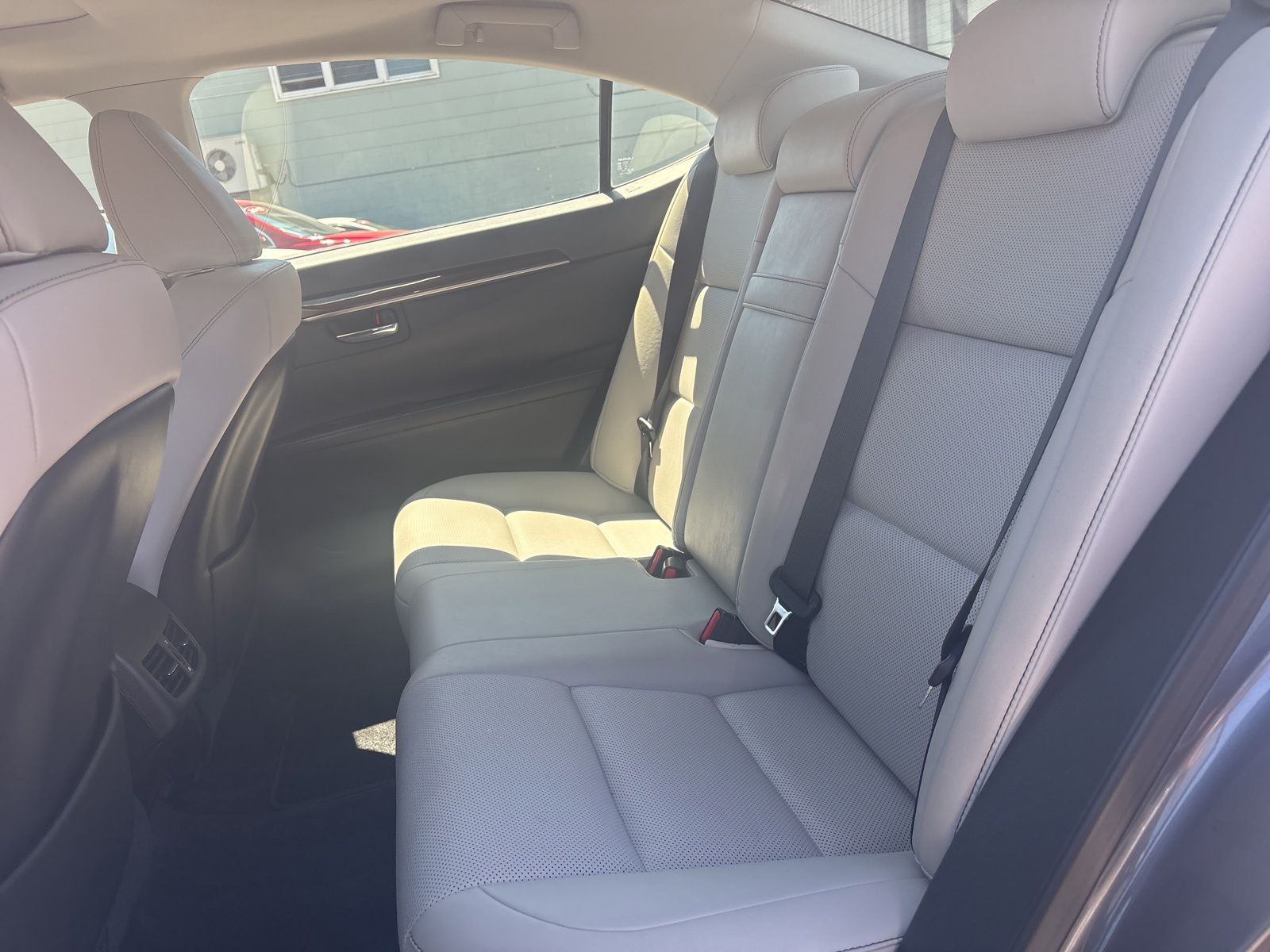 2015 Lexus ES 350 - Photo 14