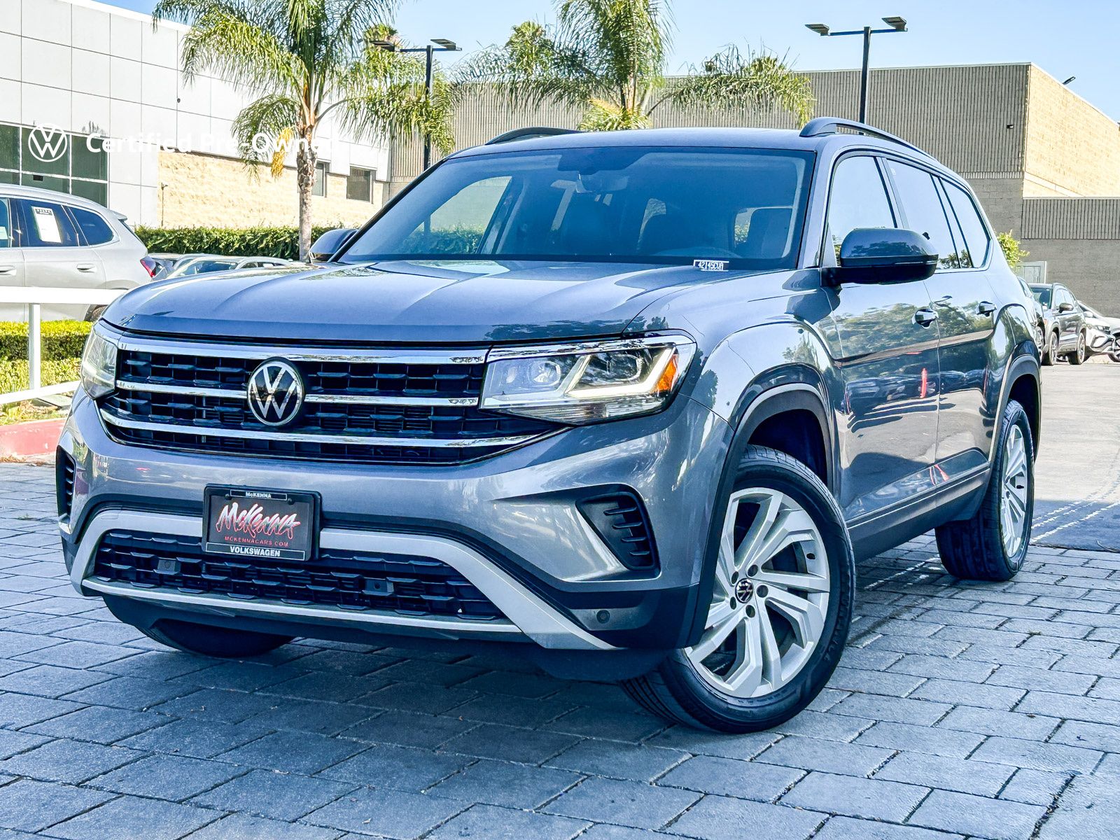 Platinum Gray Metallic 2022 Volkswagen Atlas SUV / Crossover Front-Wheel Drive 8-Speed Automatic