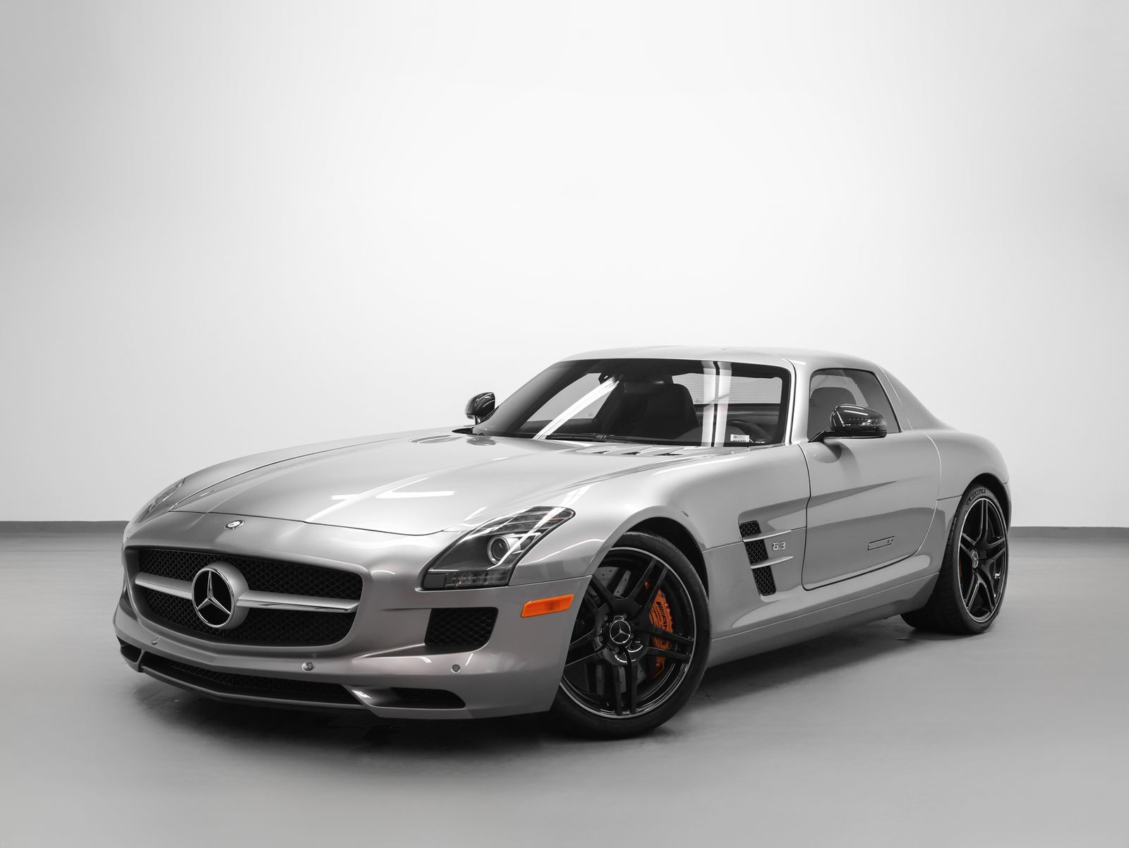 AMG Alubeam Silver (Liquid Metal) 2011 Mercedes-Benz SLS AMG Coupe Rear-Wheel Drive 7-Speed Automatic