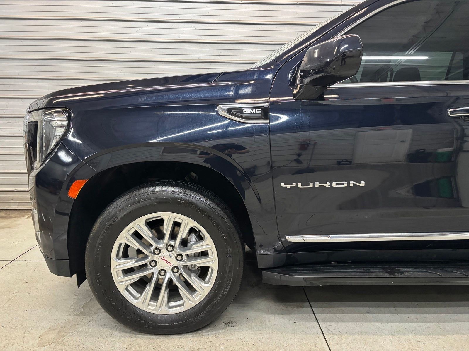 2021 GMC Yukon SLT - Image 4