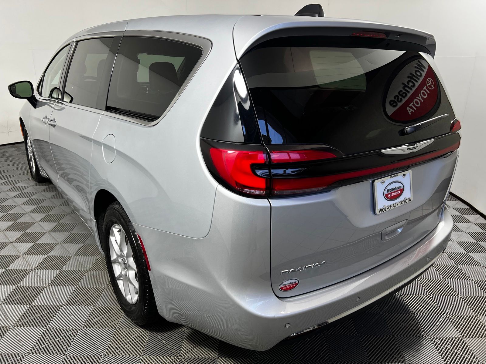 Thumbnail: 2024 Chrysler Pacifica - 7