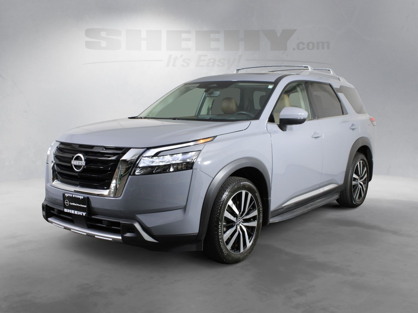 Used 2025 Gray Nissan Platinum image 7