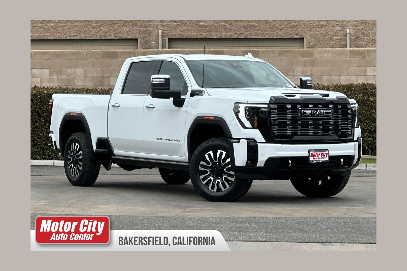 Summit White 2025 GMC Sierra 2500HD Denali Ultimate Crew Cab 4WD Pickup Truck Four-Wheel Drive Automatic