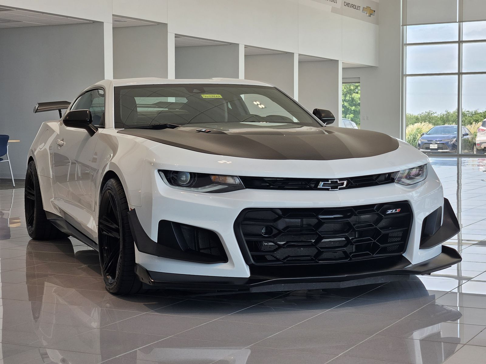 Summit White 2022 Chevrolet Camaro Coupe Rear-Wheel Drive 6-Speed Manual