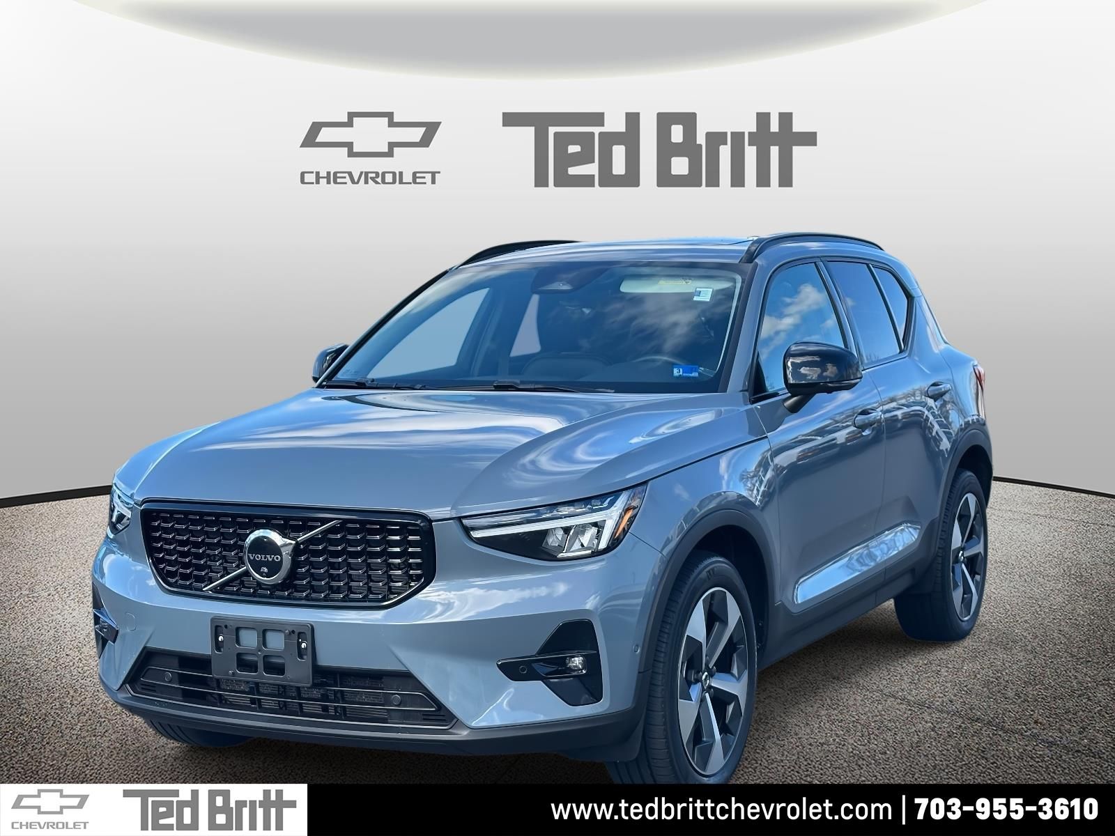 2023 Volvo XC40 B5 Plus Dark Theme AWD