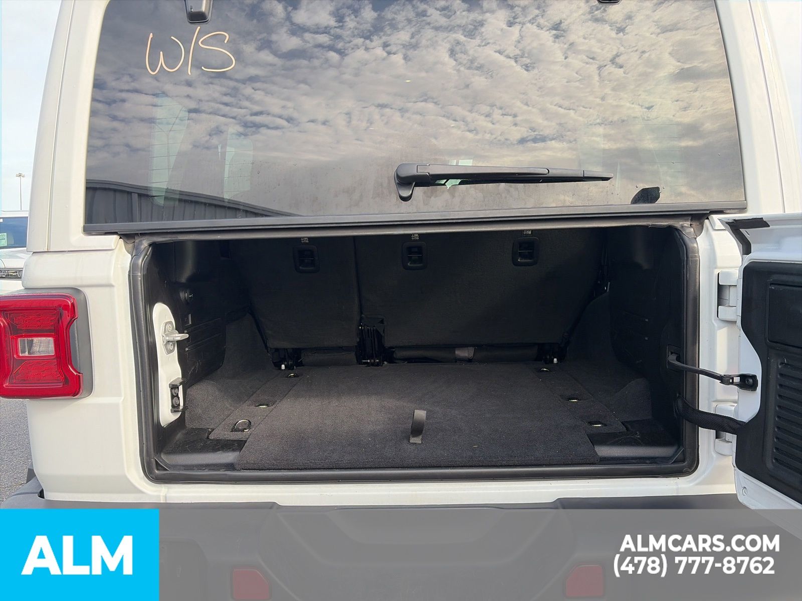 Used 2025 White Jeep Sahara image 7