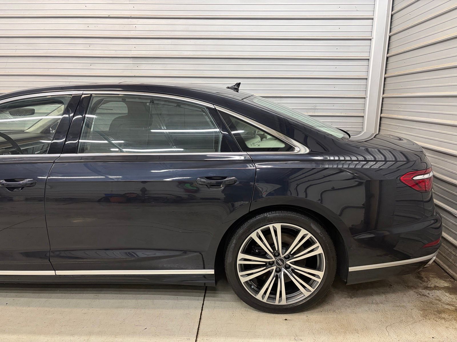 Photo 5 of 2021 Audi A8 L 4.0