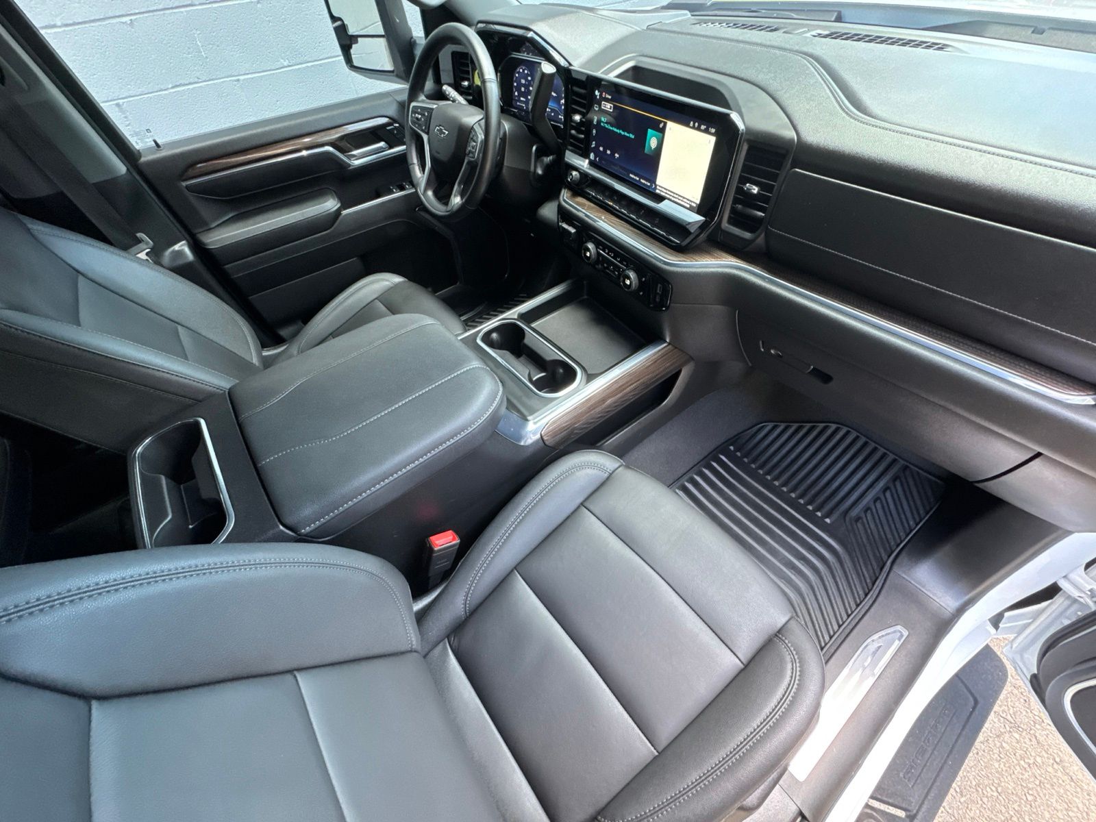 Used 2024 Summit White Chevrolet LT image 32
